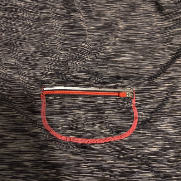 Athleta Black and White Patterned T-Shirt - Picture 5 of 6